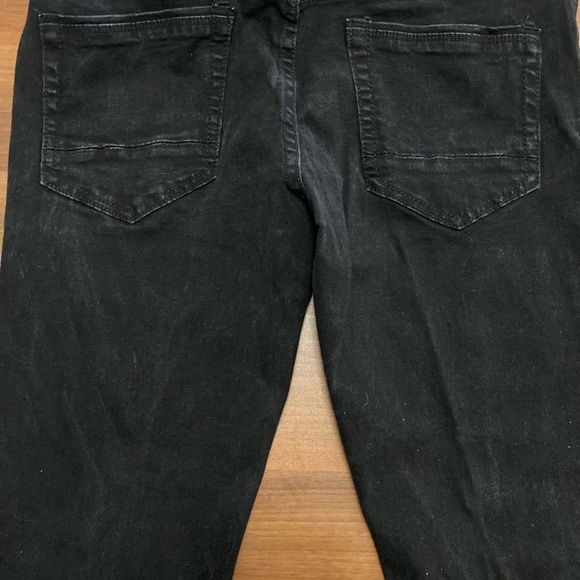 Four pairs of assorted Levi’s jeans (blue) one pair of black jeans - Picture 10 of 10